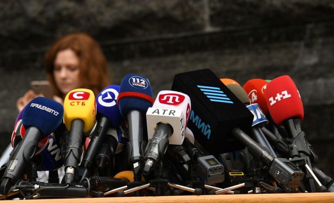 На Мальті чеха звинуватили в непристойній поведінці через оголення на балконі з доньками
