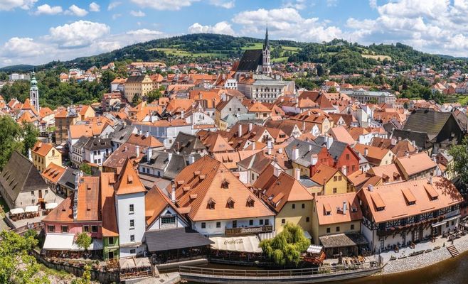 190,000 candidates registered for Czech local elections — the oldest is 99