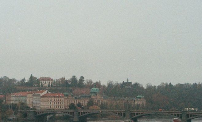 «Баба під коренем» із вірусного репортажу Nova йде в депутати від ODS у Празі