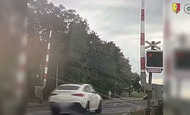 Полиция Чехии выявила 16 нарушений на железнодорожных переездах