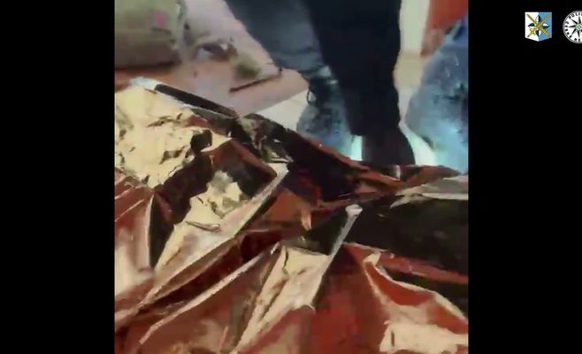 В Остраве полицейские через окно спасли мужчину, лежавшего в квартире
