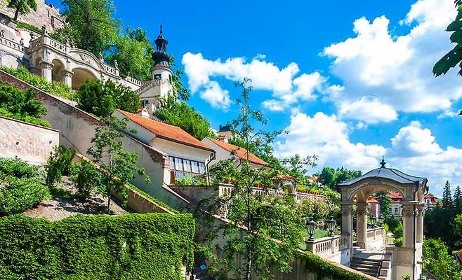 Экскурсия по дворцовым садам Малой Страны