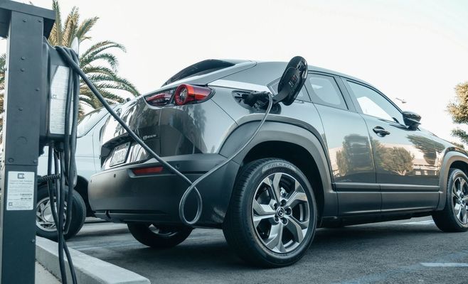 Škoda Peaq drives 936 km on a single charge — new Czech record