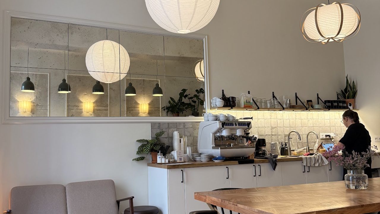 Coffee Bird on Pštrossova: the new Prague café that became 'everyone's regular' in just two months