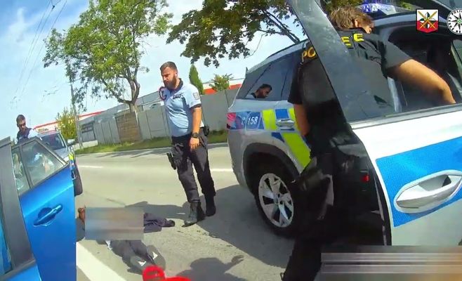В Чехии полиция за минуты задержала воров на угнанной машине