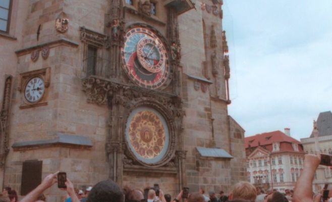 Prague Airport: New Border Control System Leaves Tourists Waiting for Hours