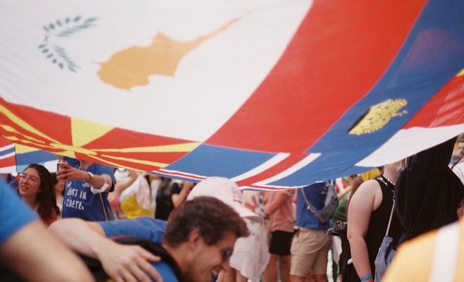 У Сеуті під час переселення мігрантів із пляжів сталася штовханина, поліція стріляла в повітря