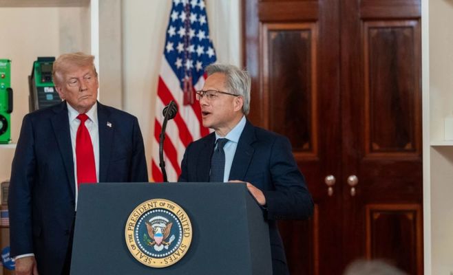 Дженсен Хуанг стал главным союзником Трампа в споре об ИИ: глава Nvidia против «замедления»