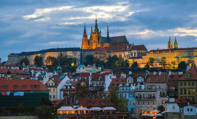 Thousands of Czechs left without internet after O2 network outage