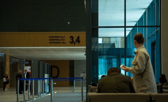 Українські біженці оскаржили в суді «приховану» експлуатацію на складі в Чехії