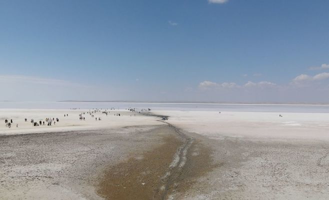 Засуха обнажила на дне Липно надгробия затопленного города