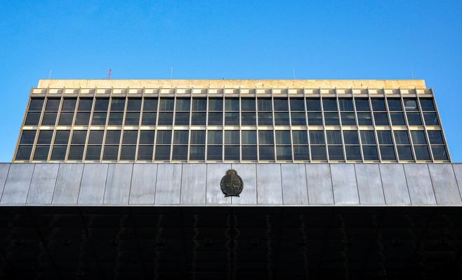 Профсоюзы жёстко раскритиковали план Бабиша сократить десятую часть чиновников