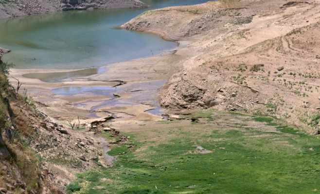 Водохранилище Липно заполнено лишь наполовину — Влтава местами вернулась в старое русло