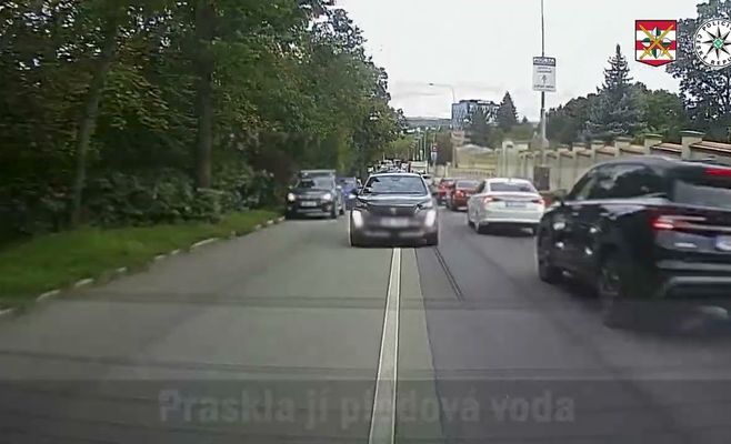 В Брно полиция сопроводила роженицу в больницу через пробку
