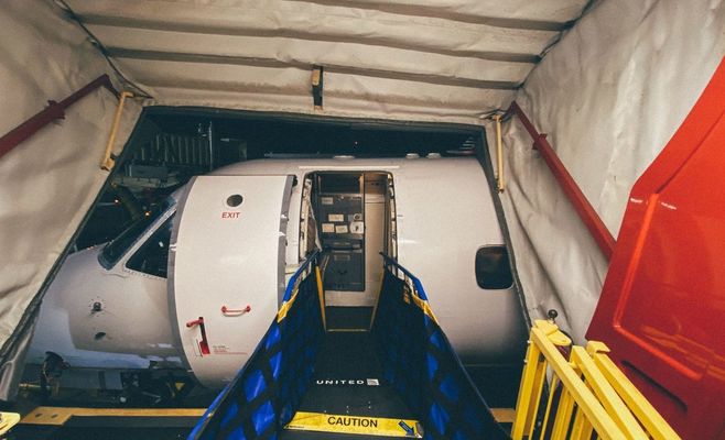 Раненый пилот flydubai открыл дверь кабины и спас 174 человека
