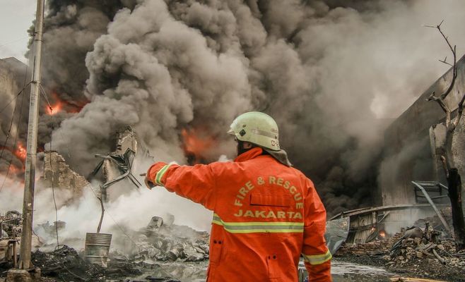 Горящие школы и избитые учителя: протесты студентов во Франции переросли в насилие
