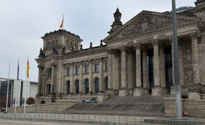 AfD впервые набрала 30% в опросе в Германии