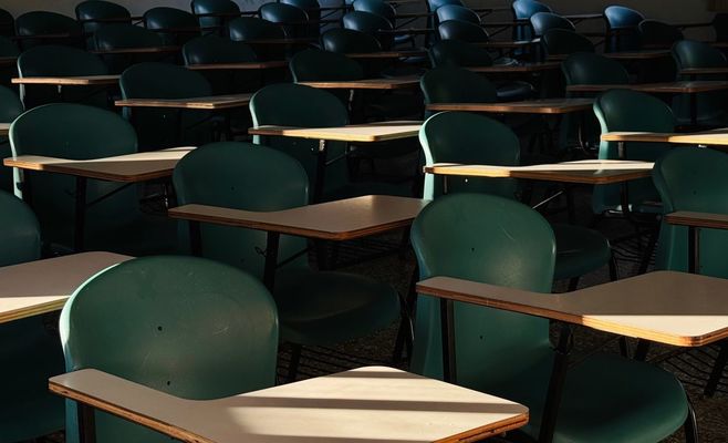 Шесть детей с особыми потребностями в одном классе: без ассистента учителю не справиться