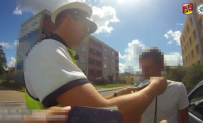 Водитель с почти тремя промилле поехал по D35 в чужой машине, несмотря на запрет