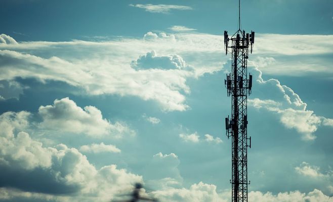 What SpaceX's Airwaves Deal Means for Phone Carriers and Customers