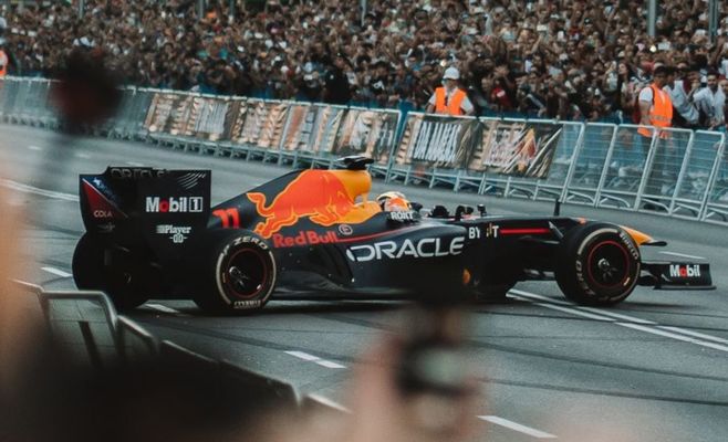 Hamilton apologises to Ferrari for a disappointing race