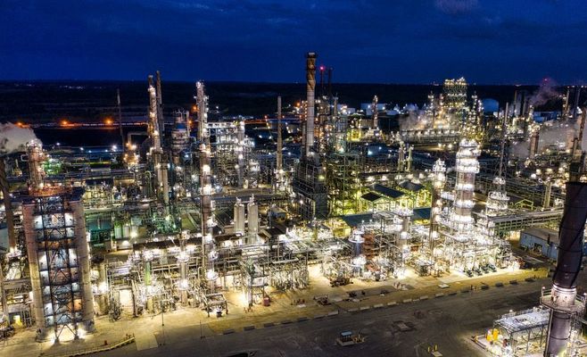 Росія звинуватила Україну в атаці на два НПЗ, Київ це заперечує