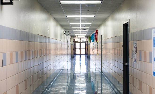 В Словакии 18-летний ученик угрожал учителю ножом и обещал убить