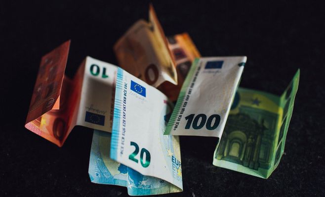 Текущий счёт назван самым дорогим финансовым продуктом: что стало со 100 тысячами крон за 10 лет