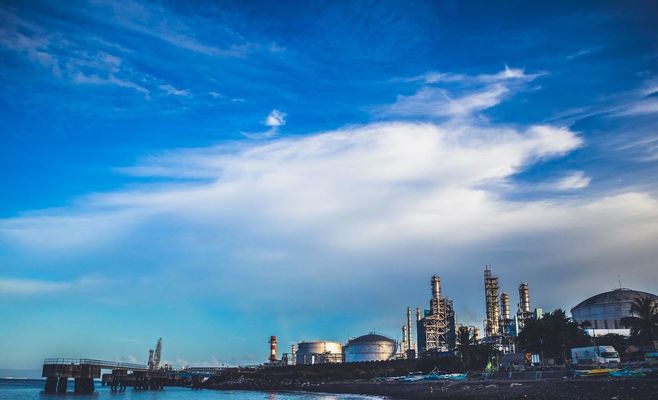 Украинские дроны поразили газоперерабатывающий завод «Газпрома» в Сургуте