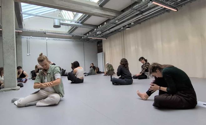 Practices of Empathy: воркшоп о телесной эмпатии и (не)прикосновении