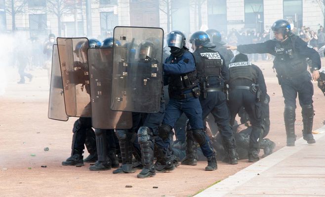 Milan Cost-of-Living March Turns Violent as Rioters Loot Shops and Clash With Police