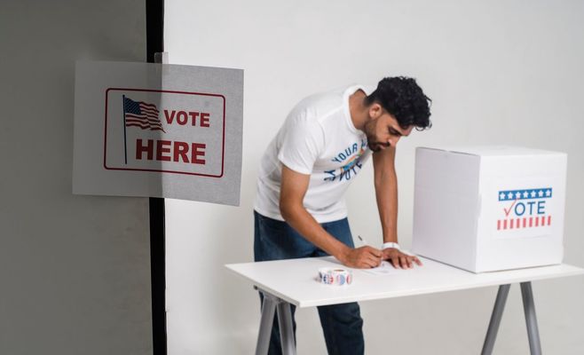 Midterm Poll: Democrats Hold 8-Point Edge as Trump Approval Falls to 33%