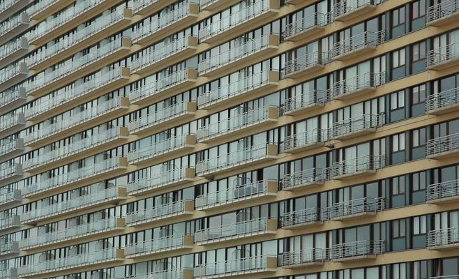«В этом живут мои ученики»: как устроена жизнь школы и района Янов в Литвинове