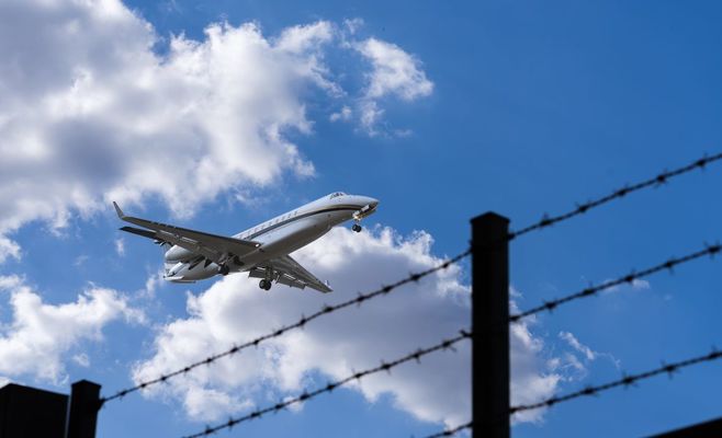 Two Syrians explain hole in Leipzig airport fence