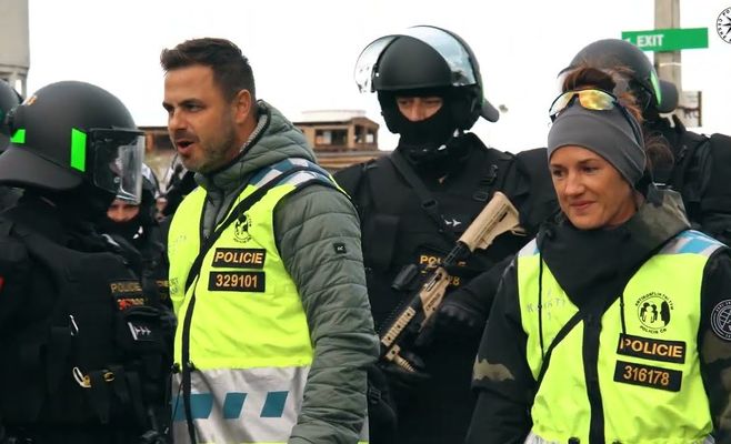 Полиция Чехии провела учения в Нератовицах: территорию Spolana превратили в «Прагу»