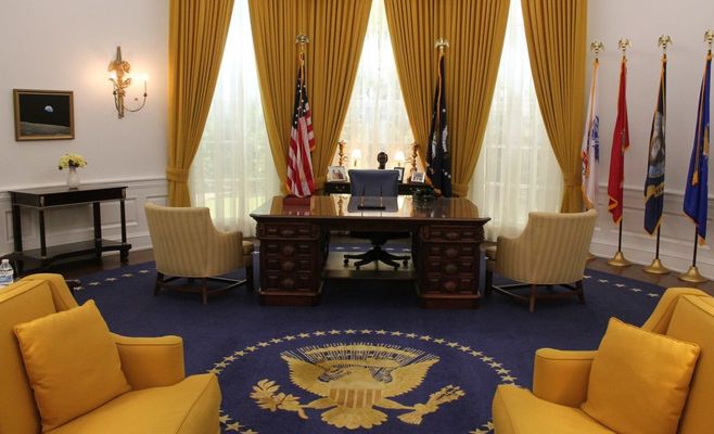 Трамп знову заявив, що Україна має захотіти домовитися з Росією, і натякнув на швидке звільнення американця Габбарда