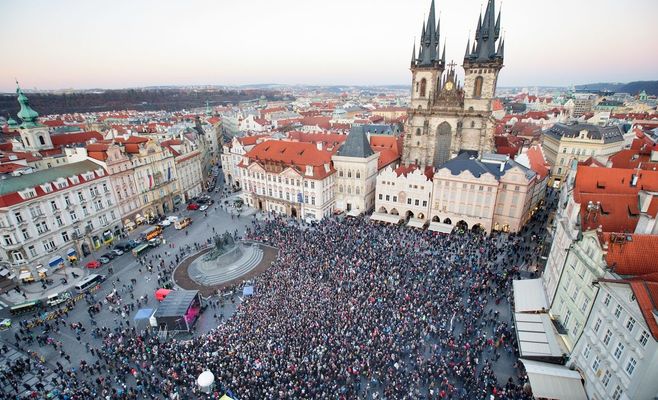 «Миллион моментов» зовёт на воскресный протест на Староместской площади в защиту ЧТ и Чешского радио