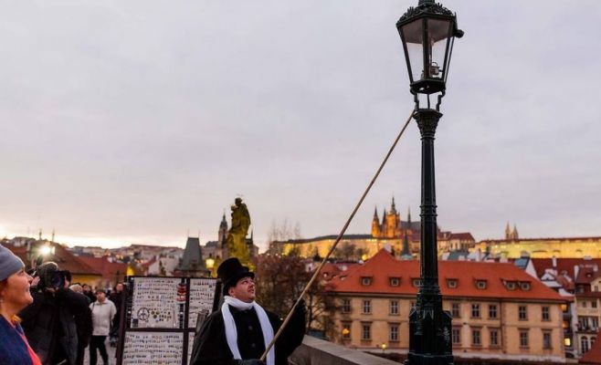 Фонарщик на Карловом мосту