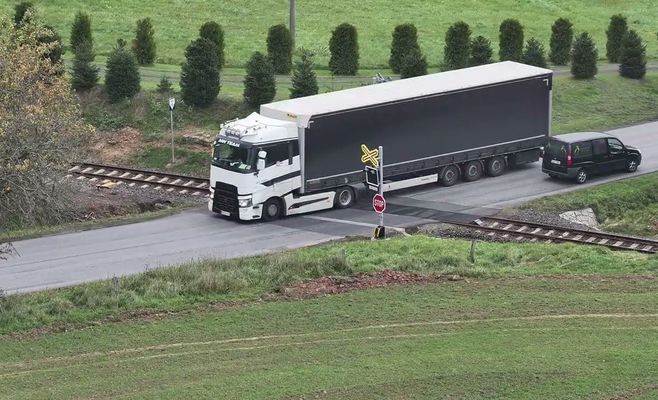 В Либерецком крае полиция проверила безопасность на железнодорожных переездах