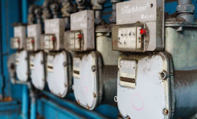 Постоянный платёж за электричество: сколько берут поставщики в Чехии и как его снизить