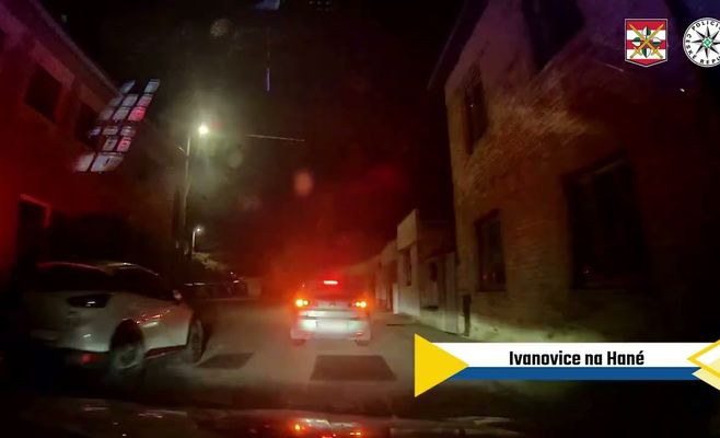 Двое пьяных водителей в Чехии: один вёз опасный груз по D2, другой уходил от погони