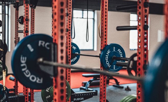 Three One-Minute Squat Sets Built Similar Strength to One Long Session, Study Finds