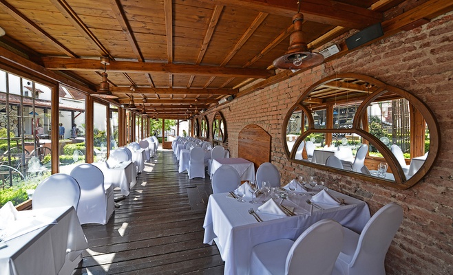 Valoria Castle & Garden Restaurant