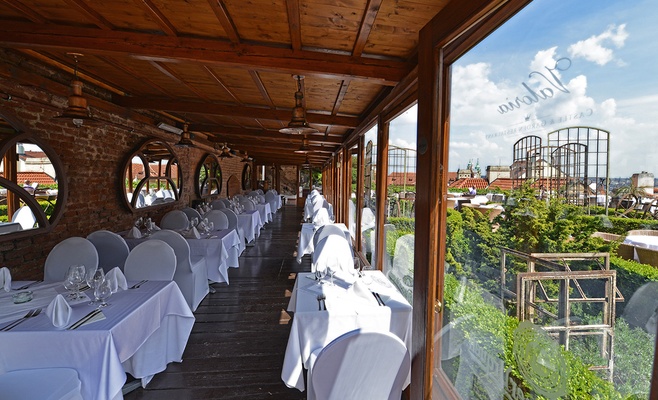 Valoria Castle & Garden Restaurant