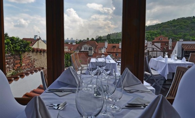 Valoria Castle & Garden Restaurant