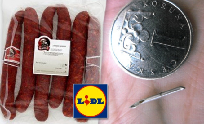 В колбасе из магазина Lidl обнаружили часть инъекционной иголки