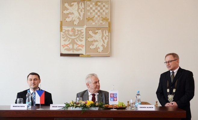 Президент Чехии: Беженцев-преступников необходимо депортировать