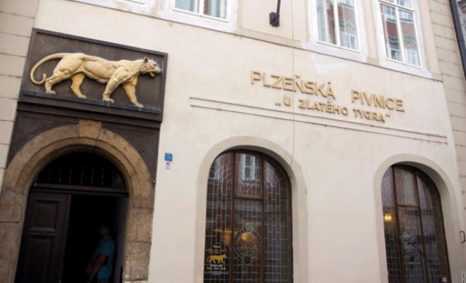 В старинной пражской пивной постоянно обманывали клиентов