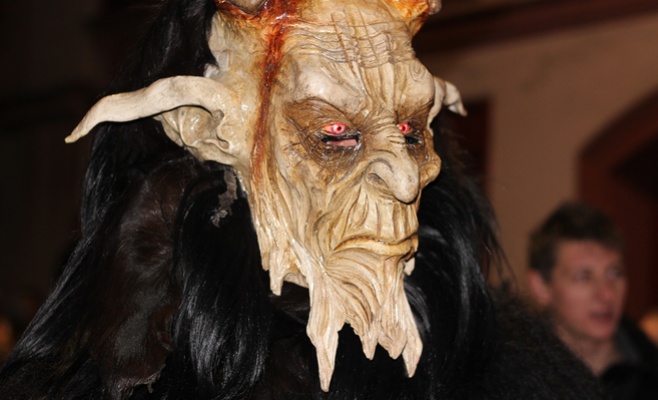 Карнавальное шествие к Хвальскому замку