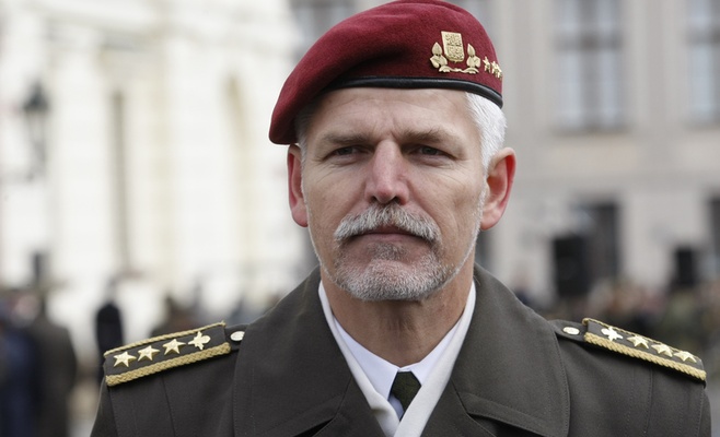 Генерал НАТО: Угрозу представляют не беженцы, а Россия